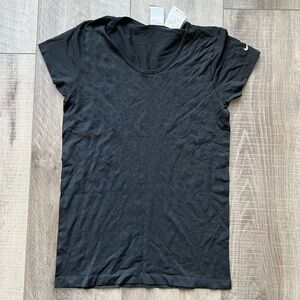 Nike Running Dri-Fit Animal Print Short Sleeve in Black Size Medium